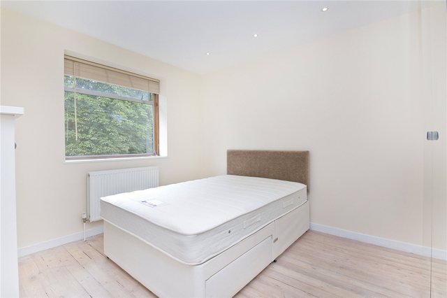  Image of 3 bedroom Flat to rent in Alwyne Square London N1 at Canonbury London Essex Road, N1 2JY