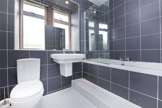 Image of 3 bedroom Flat to rent in Alwyne Square London N1 at Canonbury London Essex Road, N1 2JY