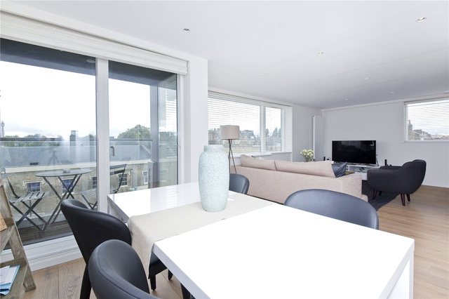  Image of 2 bedroom Flat to rent in Amwell Street London EC1R at Finsbury London King