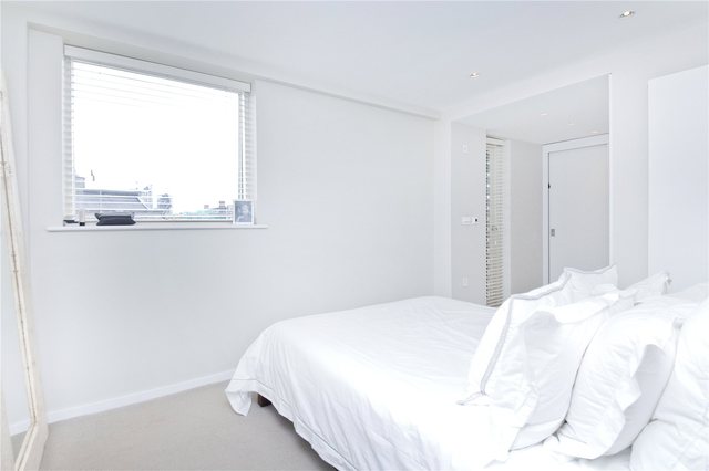  Image of 2 bedroom Flat to rent in Amwell Street London EC1R at Finsbury London King