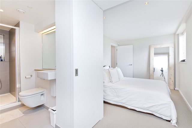  Image of 2 bedroom Flat to rent in Amwell Street London EC1R at Finsbury London King