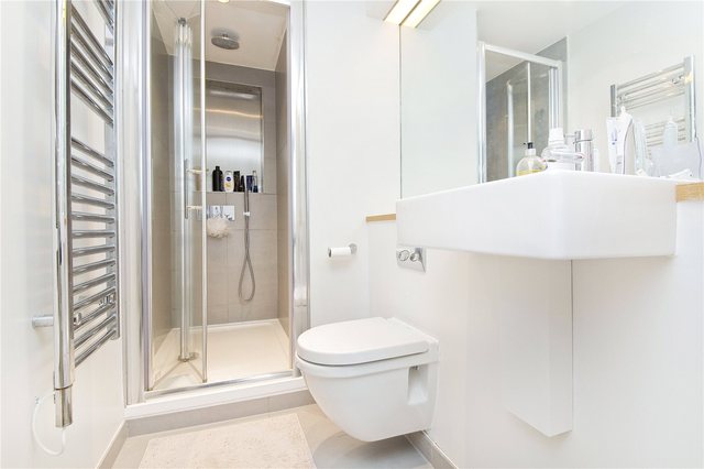  Image of 2 bedroom Flat to rent in Amwell Street London EC1R at Finsbury London King