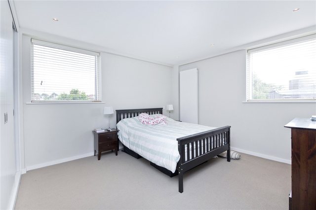  Image of 2 bedroom Flat to rent in Amwell Street London EC1R at Finsbury London King