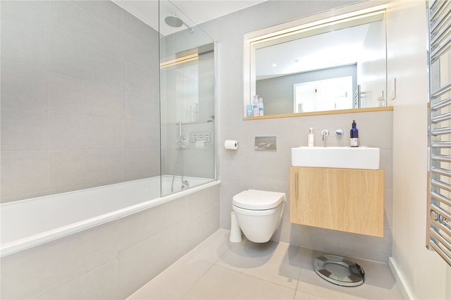  Image of 2 bedroom Flat to rent in Amwell Street London EC1R at Finsbury London King