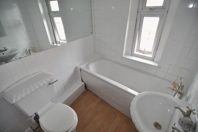  Image of 2 bedroom Terraced house to rent in North Road Ashton Gate Bristol BS3 at North Road Ashton Gate Bristol, BS3 2EE