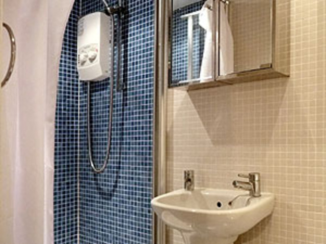  Image of 2 bedroom Flat to rent in Ashville Terrace Edinburgh EH6 at Lochend Edinburgh Edinburgh, EH6 8DD