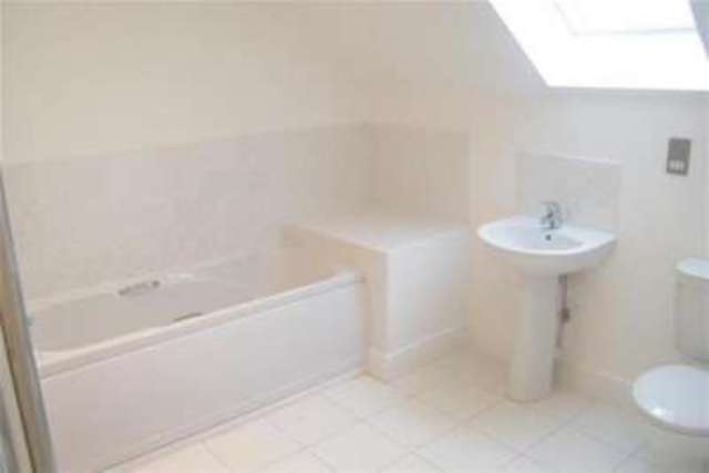  Image of 2 bedroom Flat to rent in Radcliffe Road Gamston Nottingham NG2 at Nottingham, NG2 6NR