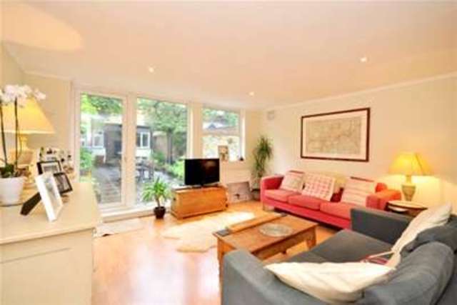  Image of 3 bedroom Flat to rent in Barclay Road London SW6 at London, SW6 1EH