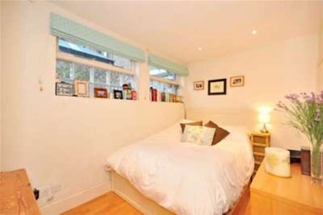  Image of 3 bedroom Flat to rent in Barclay Road London SW6 at London, SW6 1EH