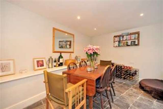  Image of 3 bedroom Flat to rent in Barclay Road London SW6 at London, SW6 1EH