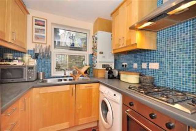  Image of 3 bedroom Flat to rent in Barclay Road London SW6 at London, SW6 1EH