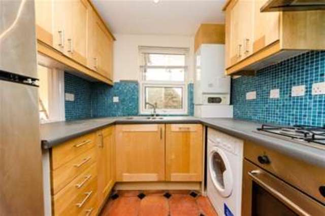  Image of 3 bedroom Flat to rent in Barclay Road London SW6 at London, SW6 1EH