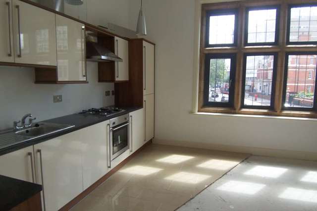  Image of 3 bedroom Flat to rent in Barking Road London E6 at Barking Road East Ham London, E6 2JT