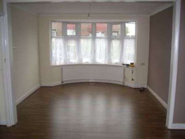  Image of 3 bedroom Detached house to rent in Basildon Avenue Ilford IG5 at Basildon Avenue  Clayhall, IG5 0QE