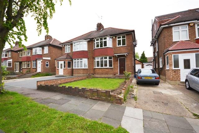  Image of 3 bedroom Property to rent in Bawtry Road London N20 at Whetstone, N20 0ST