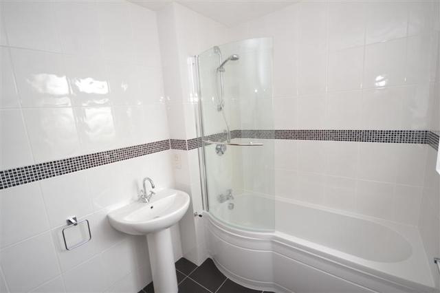  Image of 3 bedroom Property to rent in Bawtry Road London N20 at Whetstone, N20 0ST