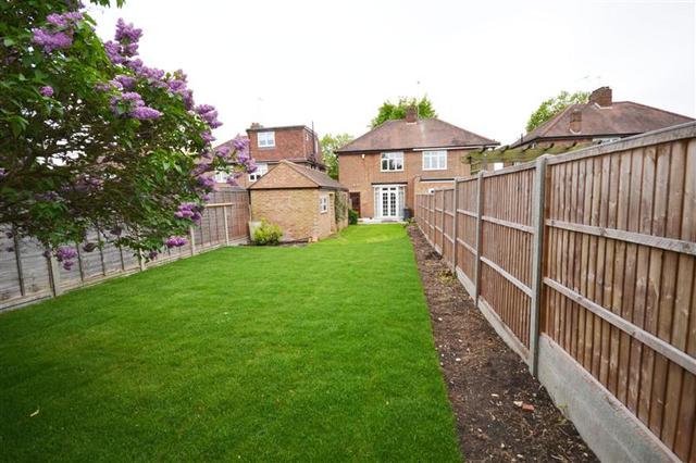 Image of 3 bedroom Property to rent in Bawtry Road London N20 at Whetstone, N20 0ST