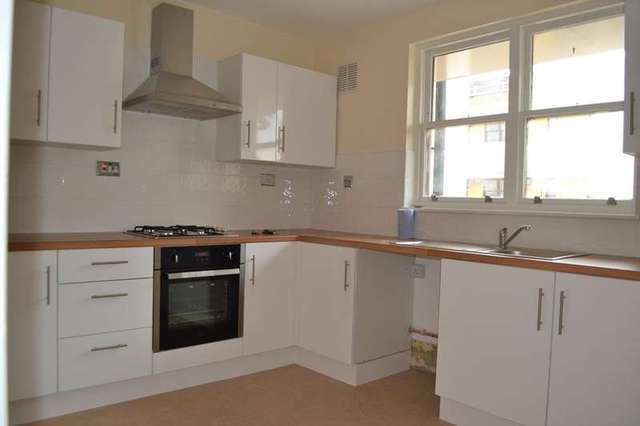  Image of 3 bedroom Flat to rent in Beckenham Hill Road London SE6 at Beckenham Hill Road  London, SE6 3PP