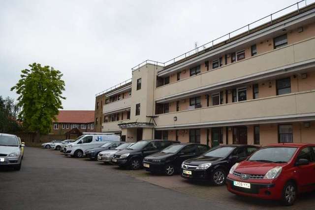  Image of 3 bedroom Flat to rent in Beckenham Hill Road London SE6 at Beckenham Hill Road  London, SE6 3PP