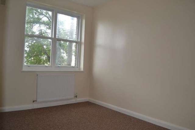  Image of 3 bedroom Flat to rent in Beckenham Hill Road London SE6 at Beckenham Hill Road  London, SE6 3PP