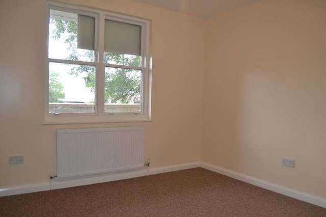  Image of 3 bedroom Flat to rent in Beckenham Hill Road London SE6 at Beckenham Hill Road  London, SE6 3PP