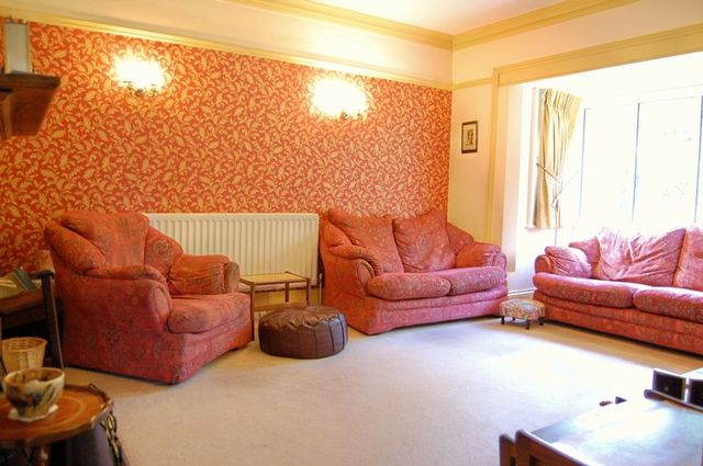  Image of 5 bedroom Detached house for sale in Bell Hill Petersfield GU32 at Bell Hill  Petersfield, GU32 2DX