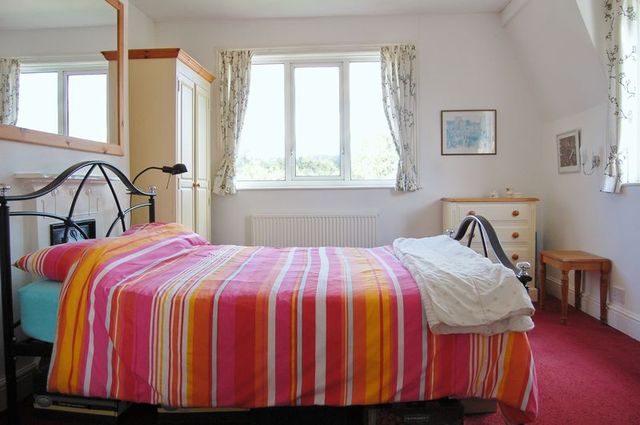  Image of 5 bedroom Detached house for sale in Bell Hill Petersfield GU32 at Bell Hill  Petersfield, GU32 2DX