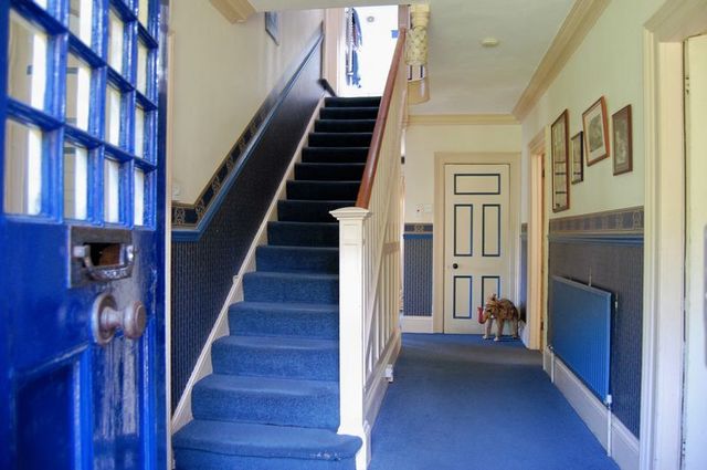  Image of 5 bedroom Detached house for sale in Bell Hill Petersfield GU32 at Bell Hill  Petersfield, GU32 2DX