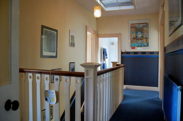  Image of 5 bedroom Detached house for sale in Bell Hill Petersfield GU32 at Bell Hill  Petersfield, GU32 2DX