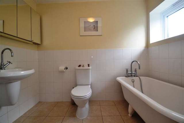  Image of 2 bedroom Apartment to rent in Belvedere Drive London SW19 at Wimbledon, SW19 7DG