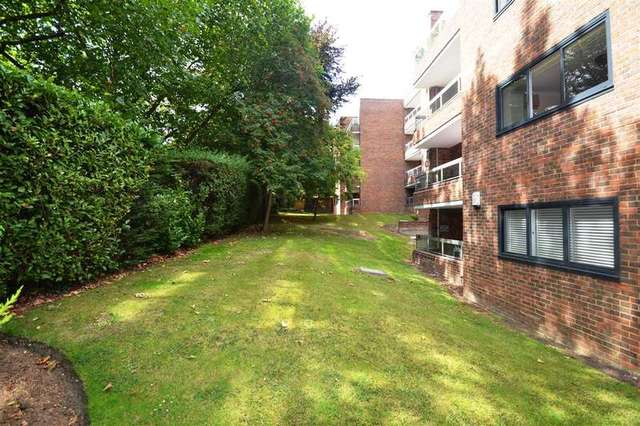  Image of 2 bedroom Apartment to rent in Belvedere Drive London SW19 at Wimbledon, SW19 7DG