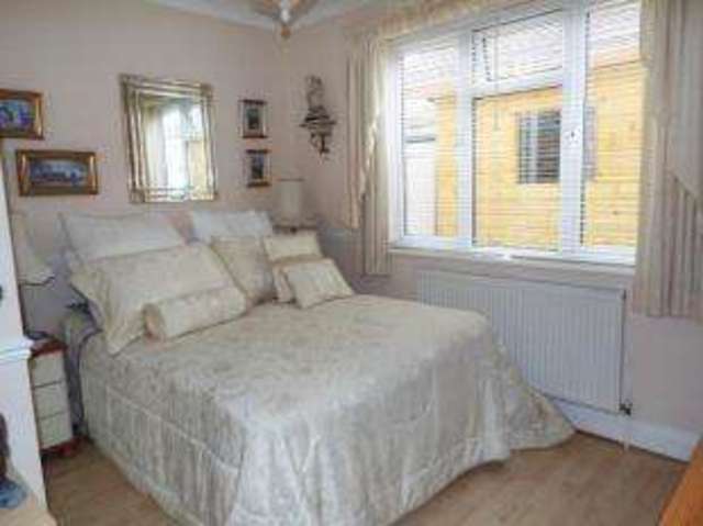  Image of 2 bedroom Bungalow for sale in Common Lane Benfleet SS7 at Thundersley Essex Thundersley, SS7 3TD