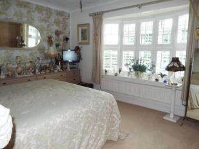  Image of 2 bedroom Bungalow for sale in Common Lane Benfleet SS7 at Thundersley Essex Thundersley, SS7 3TD
