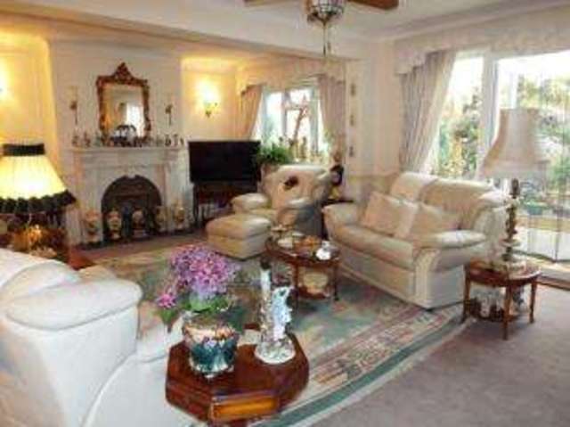  Image of 2 bedroom Bungalow for sale in Common Lane Benfleet SS7 at Thundersley Essex Thundersley, SS7 3TD