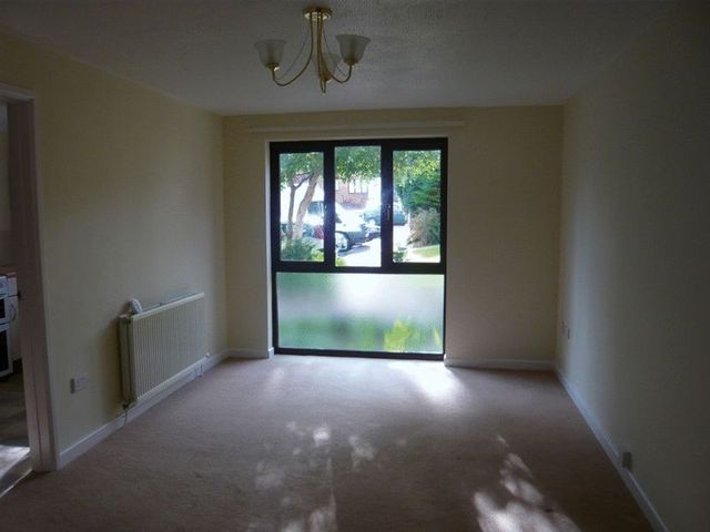  Image of 2 bedroom Flat to rent in Bicknell Gardens Yeovil BA21 at Bicknell Gardens  Yeovil, BA21 4LT
