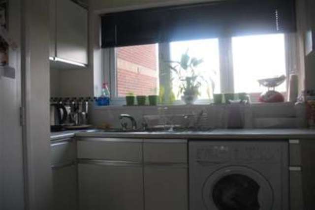 Image of 1 bedroom Flat to rent in Cobbett Road Southampton SO18 at Southampton, SO18 1HJ
