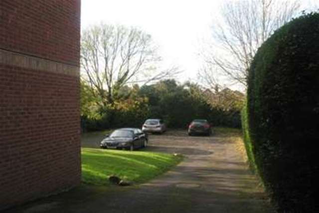  Image of 1 bedroom Flat to rent in Cobbett Road Southampton SO18 at Southampton, SO18 1HJ