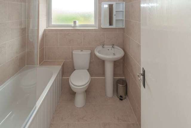  Image of 1 bedroom Detached house for sale in Bishopdale Close Long Eaton Nottingham NG10 at Long Eaton, NG10 3PJ