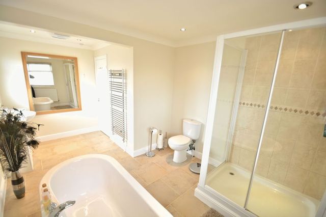  Image of 3 bedroom Detached house for sale in Blenheim Close Didcot OX11 at Blenheim Close  Didcot, OX11 7JJ