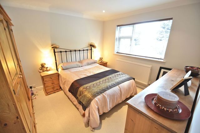  Image of 3 bedroom Detached house for sale in Blenheim Close Didcot OX11 at Blenheim Close  Didcot, OX11 7JJ