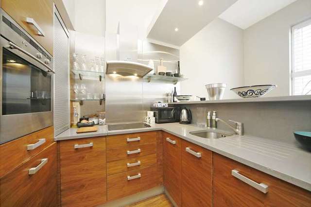  Image of 1 bedroom Flat to rent in Blenheim Crescent London W11 at Blenheim Crescent  London, W11 2EF