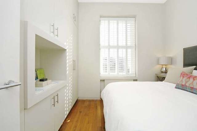  Image of 1 bedroom Flat to rent in Blenheim Crescent London W11 at Blenheim Crescent  London, W11 2EF
