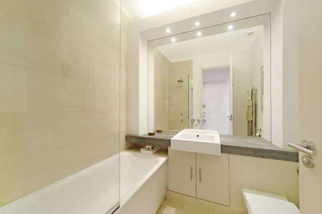  Image of 1 bedroom Flat to rent in Blenheim Crescent London W11 at Blenheim Crescent  London, W11 2EF