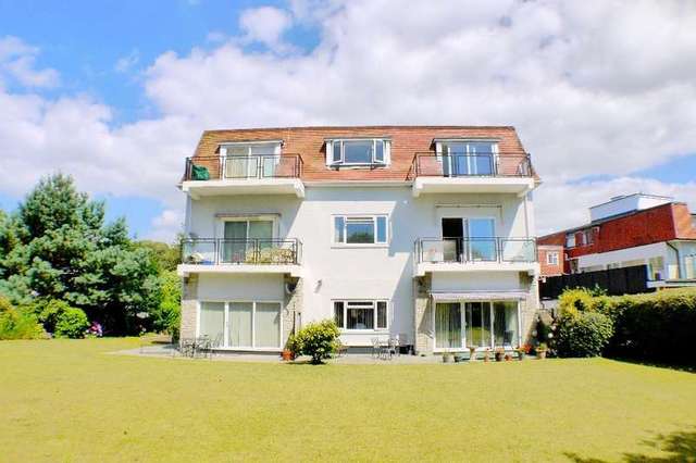  Image of 2 bedroom Flat to rent in Boscombe Cliff Road Pokesdown Bournemouth BH5 at Boscombe Spa Bournemouth, BH5 1JL