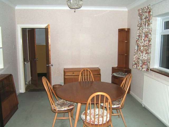  Image of 2 bedroom Flat to rent in Boscombe Cliff Road Pokesdown Bournemouth BH5 at Boscombe Spa Bournemouth, BH5 1JL