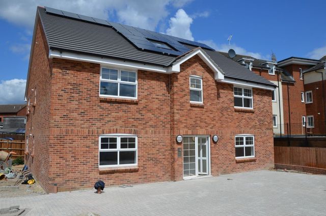  Image of 2 bedroom Apartment to rent in Botley Road Park Gate Southampton SO31 at Botley Road  Fareham, SO31 1BB