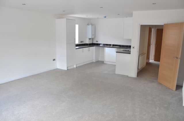  Image of 2 bedroom Apartment to rent in Botley Road Park Gate Southampton SO31 at Botley Road  Fareham, SO31 1BB
