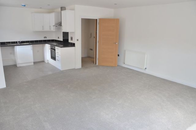  Image of 2 bedroom Apartment to rent in Botley Road Park Gate Southampton SO31 at Botley Road  Fareham, SO31 1BB