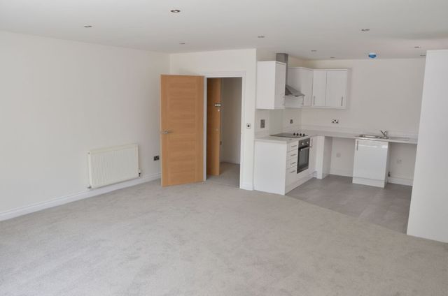  Image of 2 bedroom Apartment to rent in Botley Road Park Gate Southampton SO31 at Botley Road  Fareham, SO31 1BB