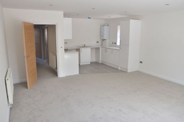  Image of 2 bedroom Apartment to rent in Botley Road Park Gate Southampton SO31 at Botley Road  Fareham, SO31 1BB